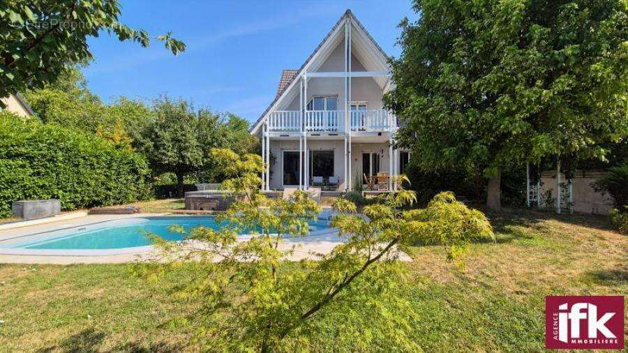 Sundhoffen : Maison de 150m² avec 4 chambres et piscine - photo 2