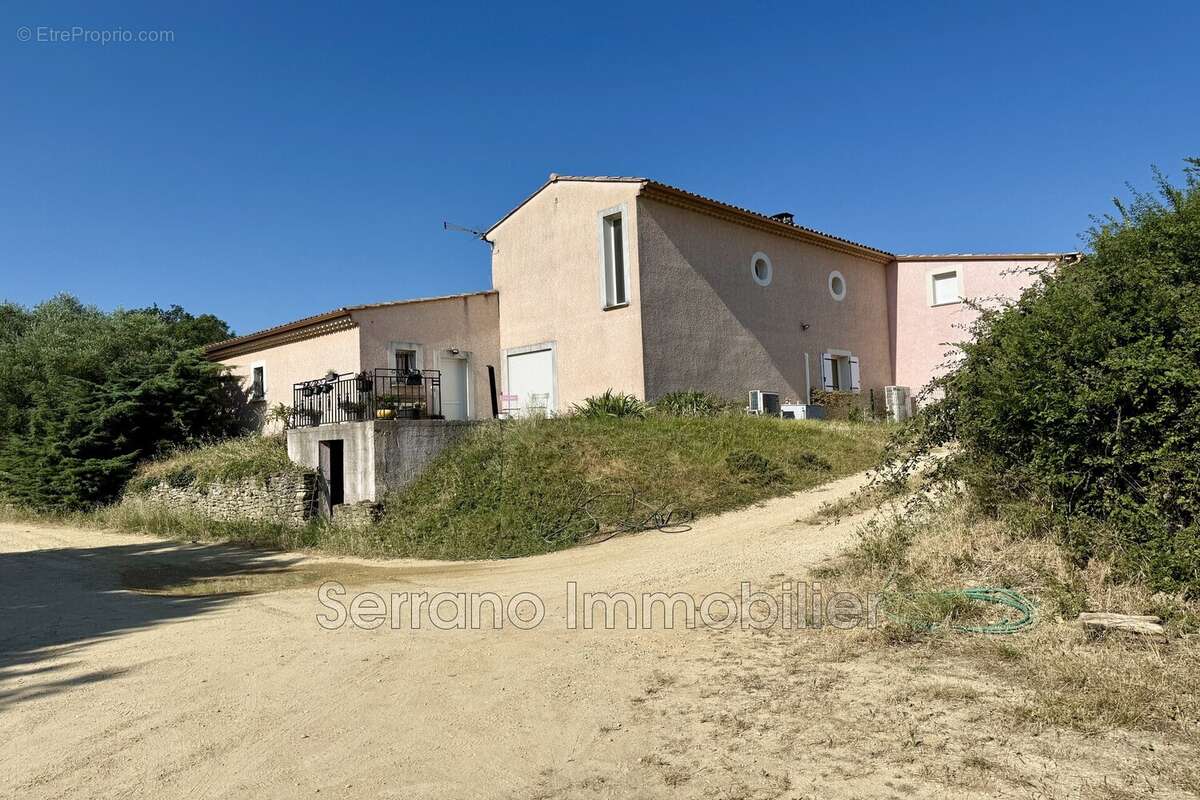 Maison 238 m² à Salazac  - photo 2