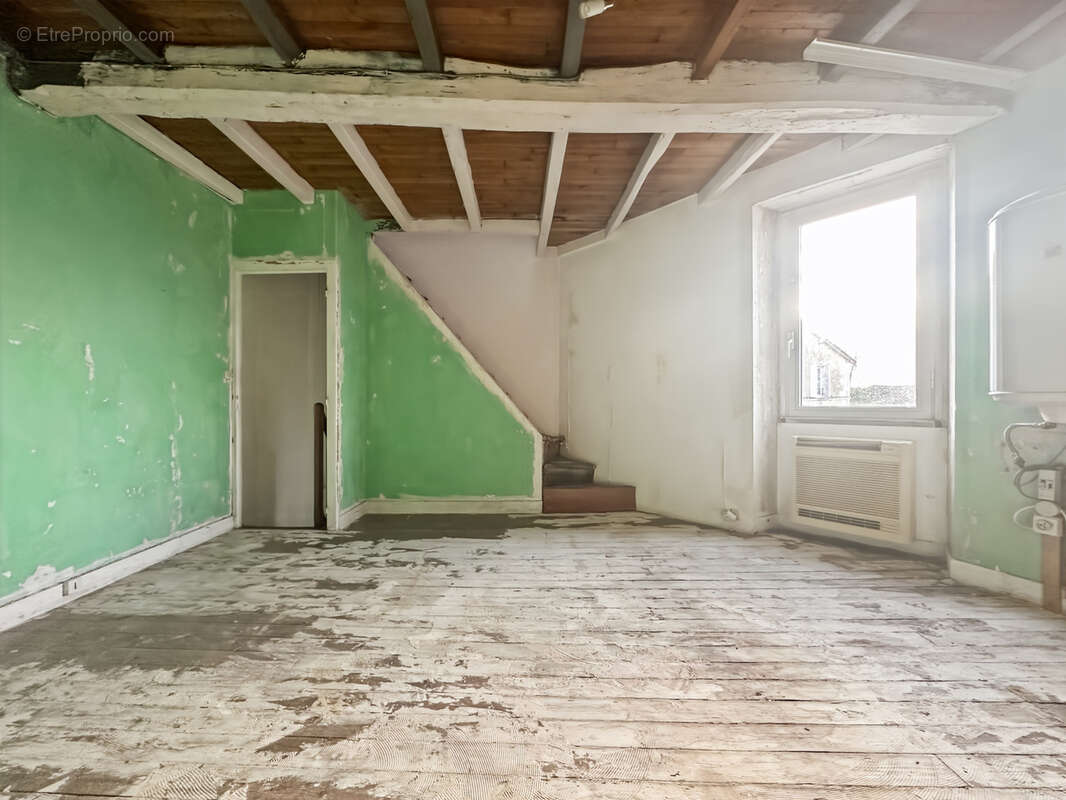 Maison à BARBEZIEUX-SAINT-HILAIRE