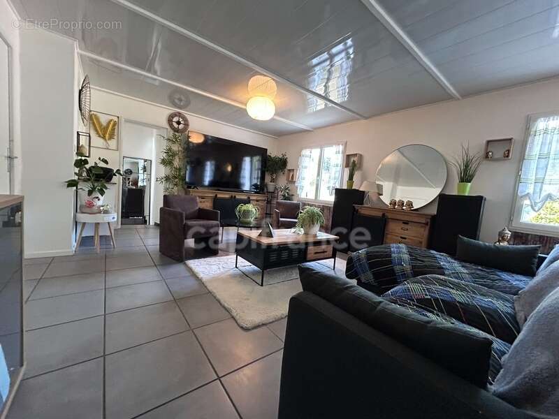 Dpt Dordogne (24), à vendre SAINT JORY LAS BLOUX maison P4 de 127 m² - Terrain de 3 670,00 m² - Plain pied - photo 3