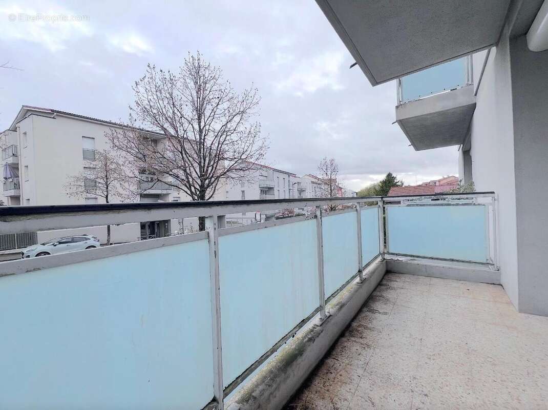   - Appartement à DECINES-CHARPIEU