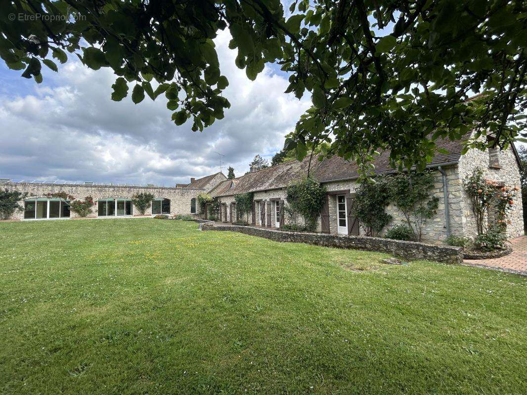 Propriété de caractère 12 pièces 638 m² avec piscine, dépendances équestres et parc de 1,4 ha à Villegats - photo 3
