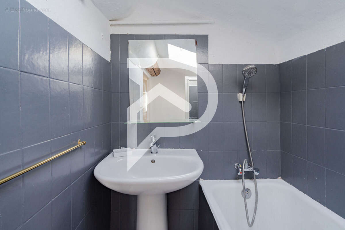 Appartement à MARSEILLE-5E