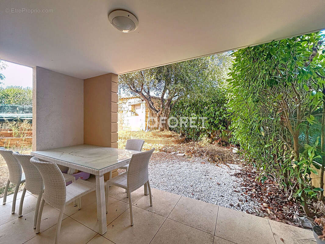 Appartement à SAINT-LAURENT-DU-VAR