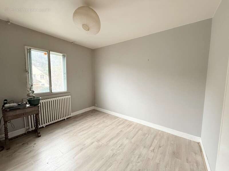 Maison à JOUY-LE-MOUTIER