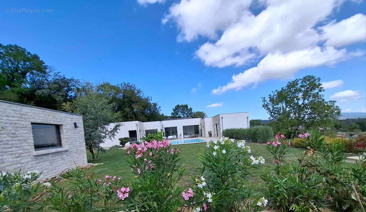 Maison contemporaine haut gamme  220 m2 - photo 12