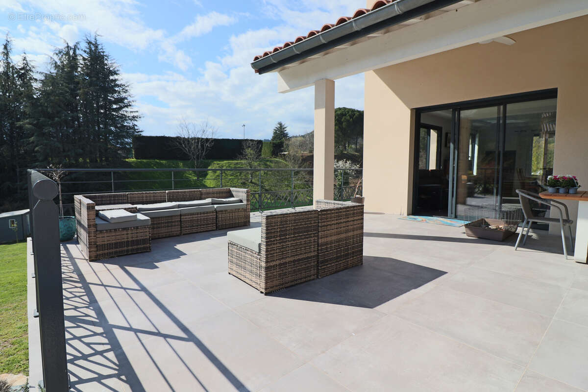 Maison à SAINT-LAURENT-DU-PAPE