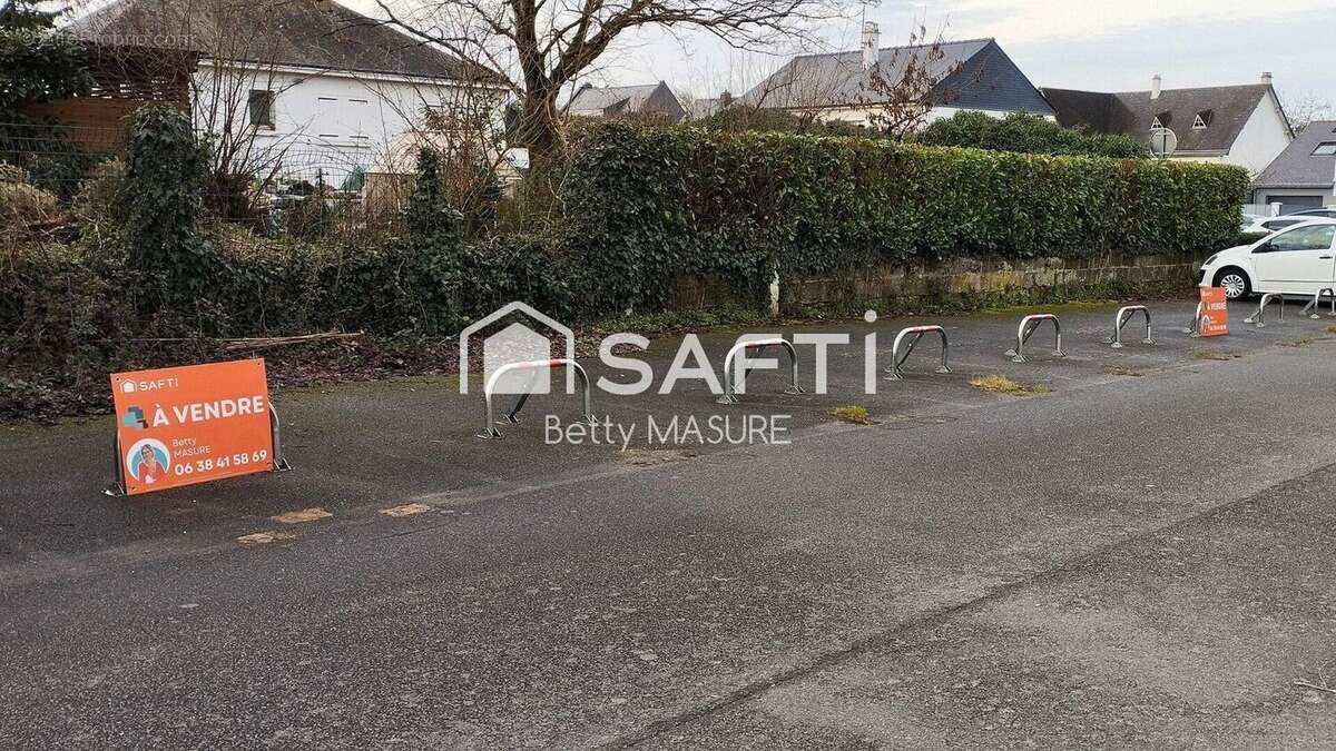 Photo 3 - Parking à LA CHAPELLE-SUR-ERDRE