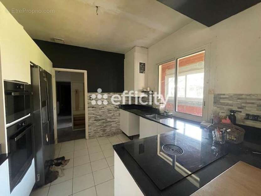 Maison 186 m² à Le Taillan-Medoc  - photo 6