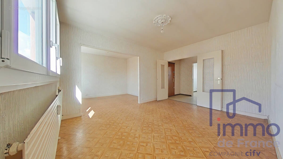 Appartement à SAINT-ETIENNE