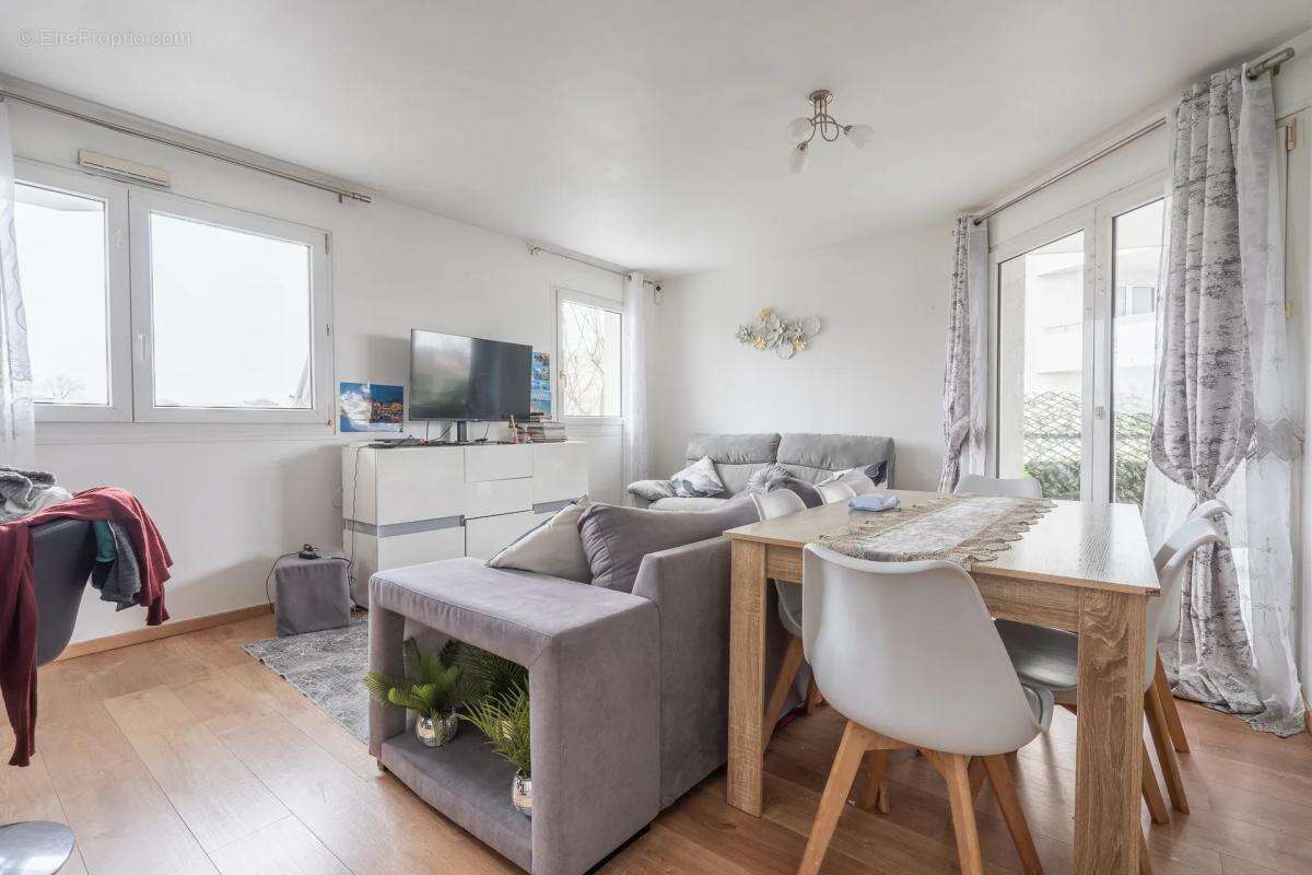 Appartement à DUGNY