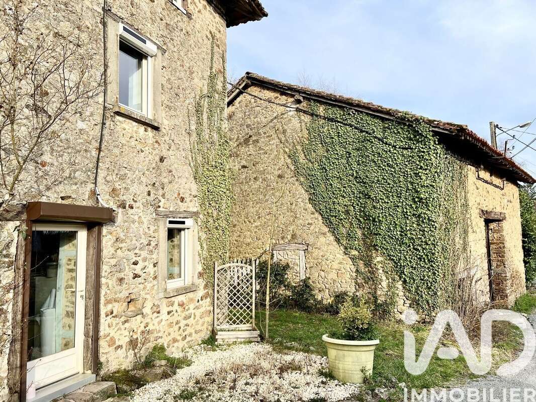 Photo 2 - Maison à SAINT-LEONARD-DE-NOBLAT