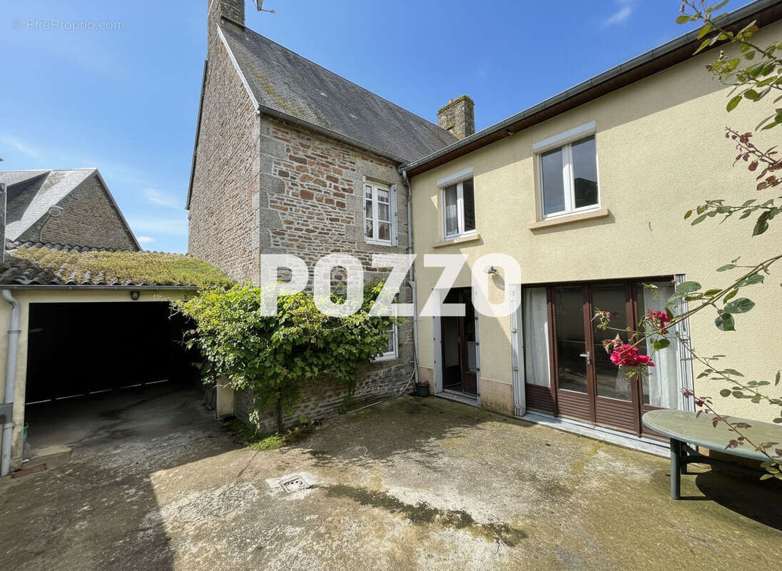Maison à SAINT-AUBIN-DE-TERREGATTE