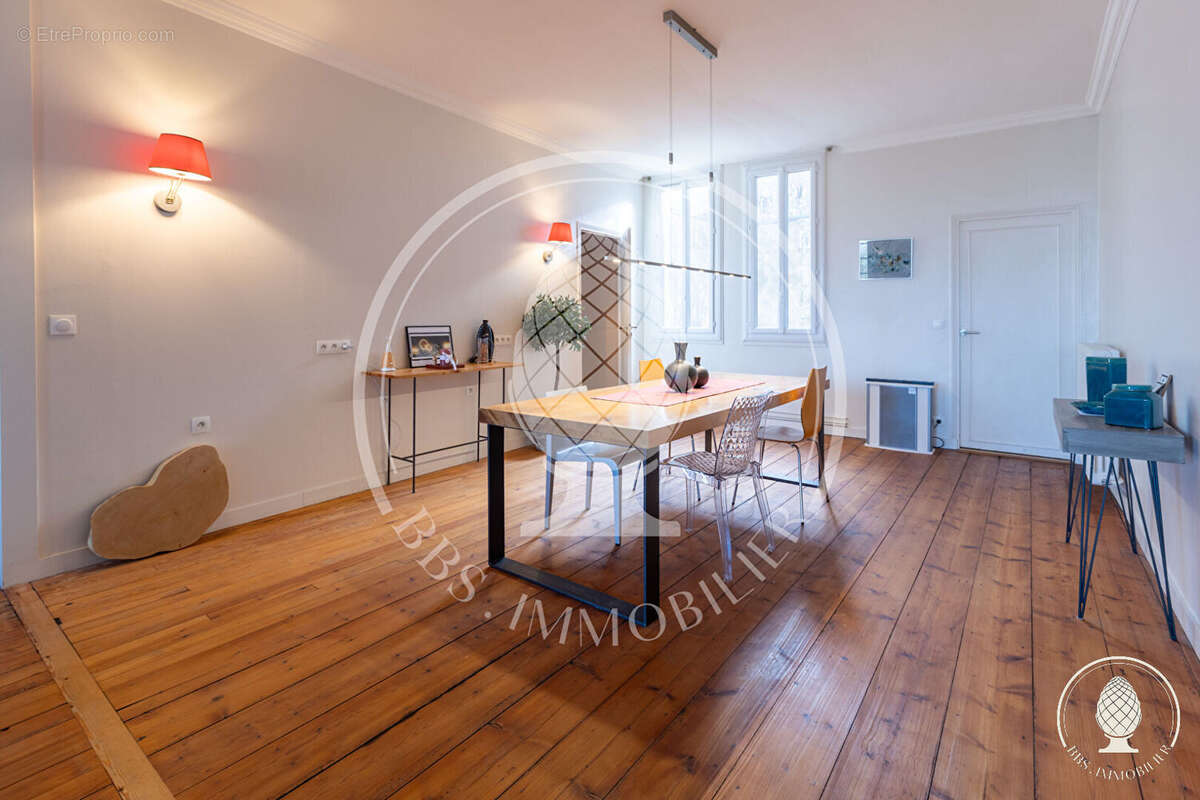 A vendre : Appartement Belles Prestations hyper centre de la Rochelle - photo 4