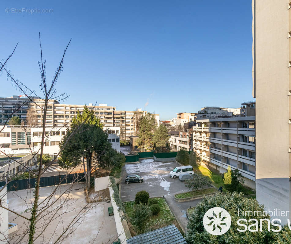 Appartement à COURBEVOIE