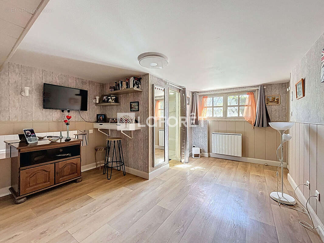 Maison à NEUILLY-SUR-SUIZE