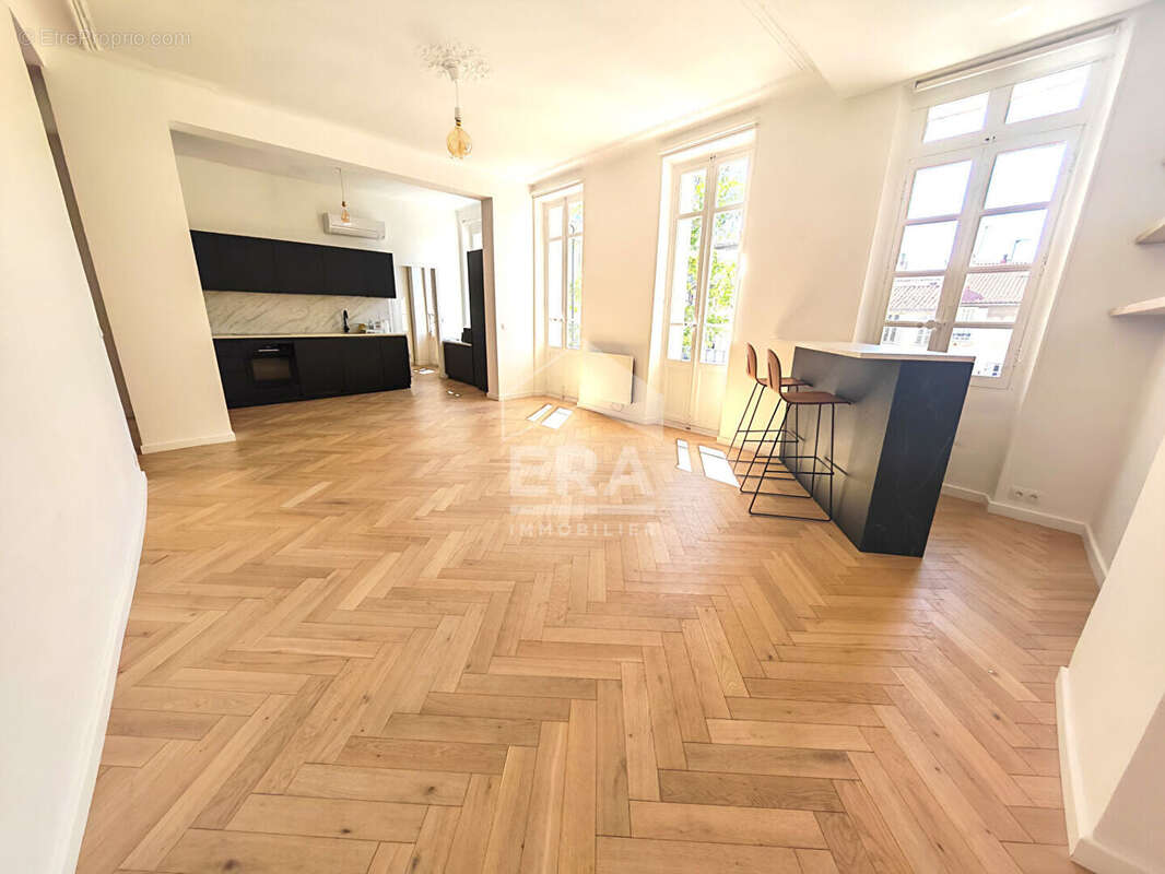Appartement à MARSEILLE-5E