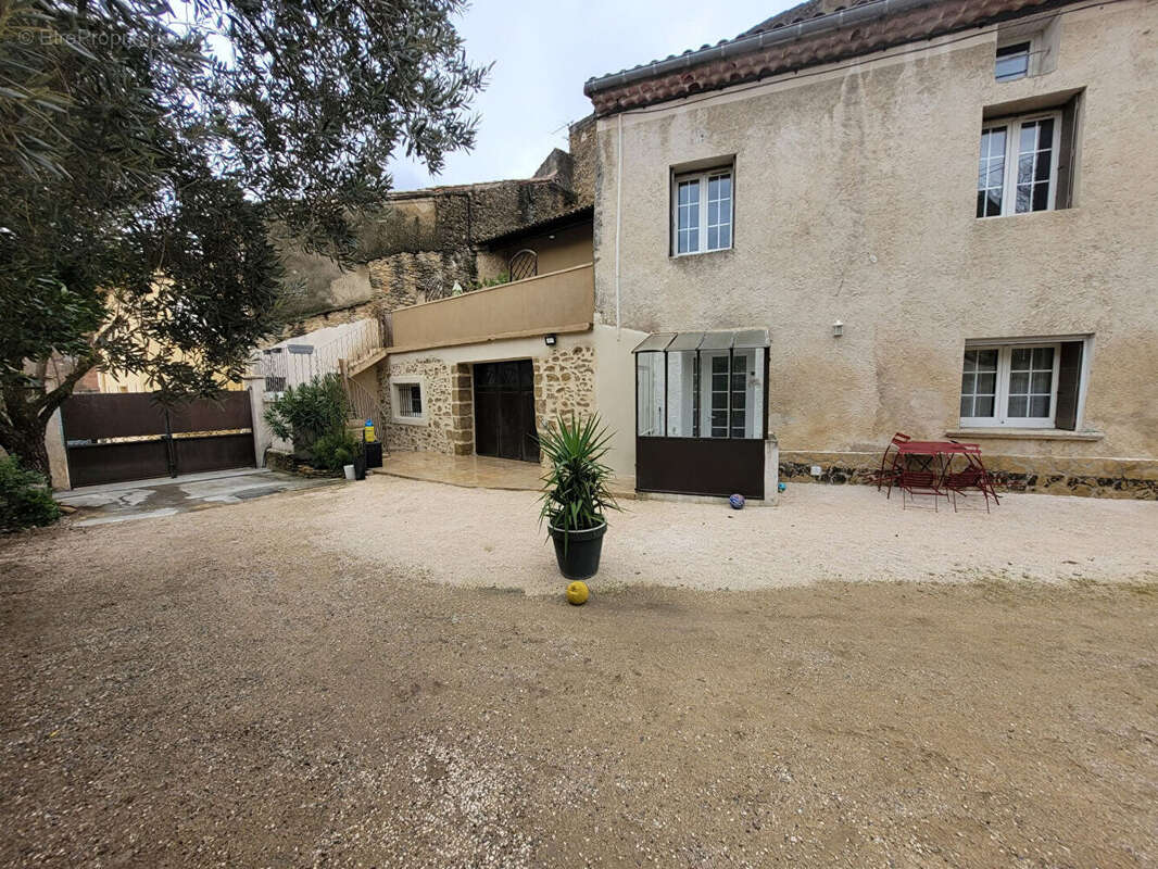 Maison à COURTHEZON