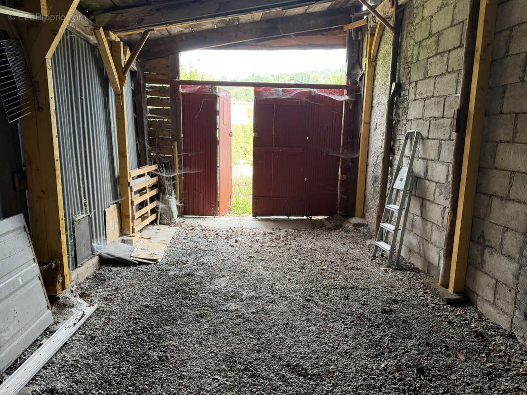 Maison 3 chambres avec cour et garages - photo 34