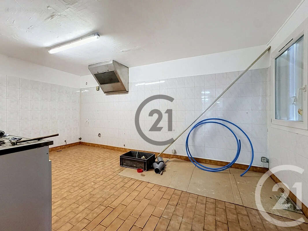 Maison 717 m² à Courcy  - photo 15