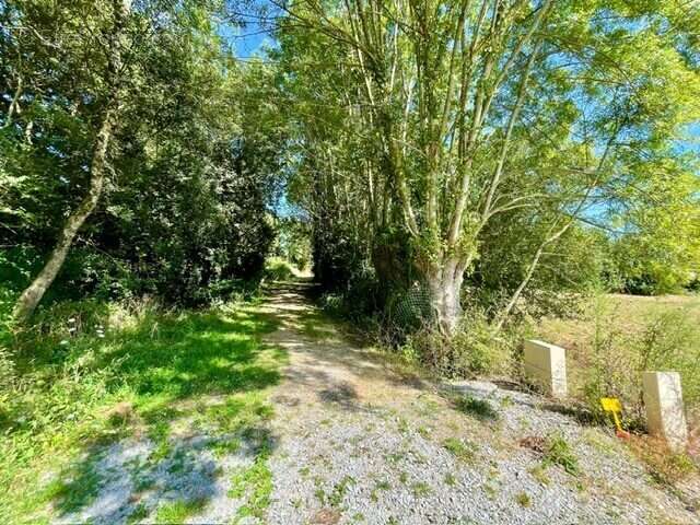 Terrain à MOUTIERS-LES-MAUXFAITS