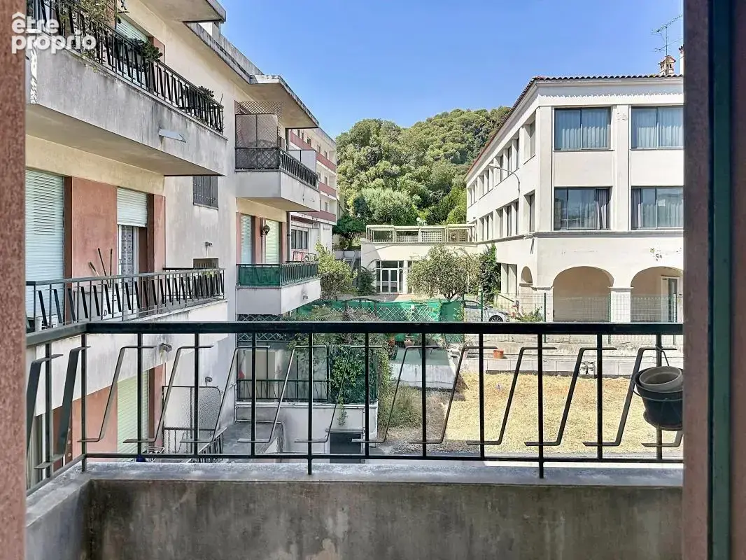 Grand F1 avec Balcon et cave - photo 9