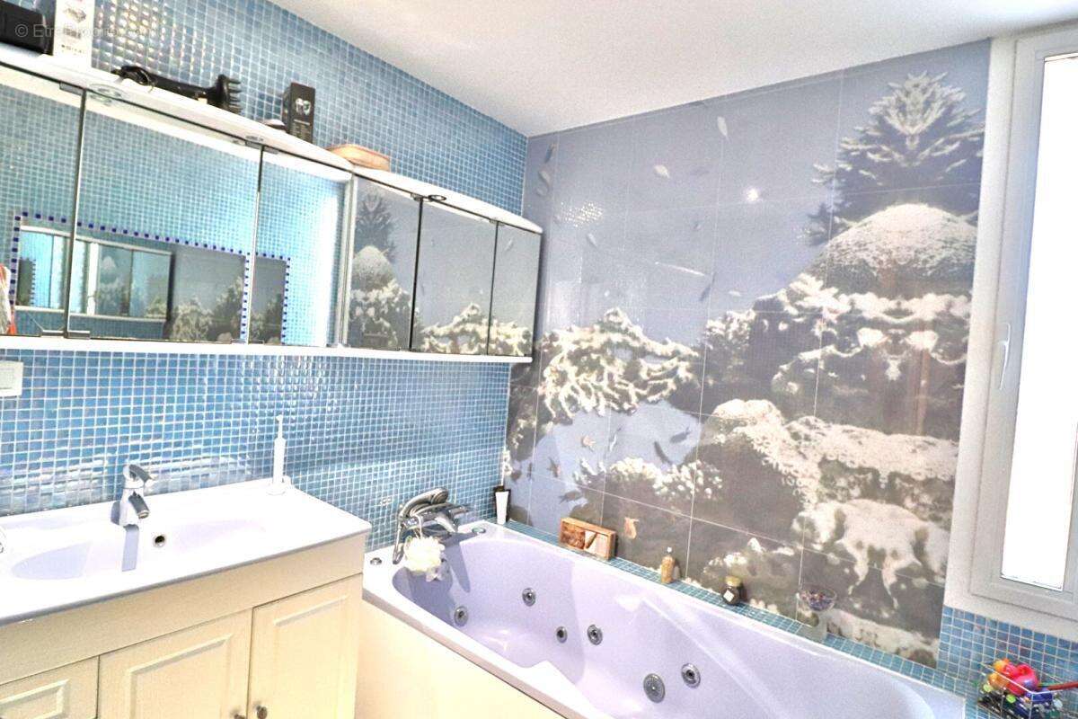 Villa t5 4 faces de 134m² + piscine + dependance sur un terrain de 1799m² - photo 13