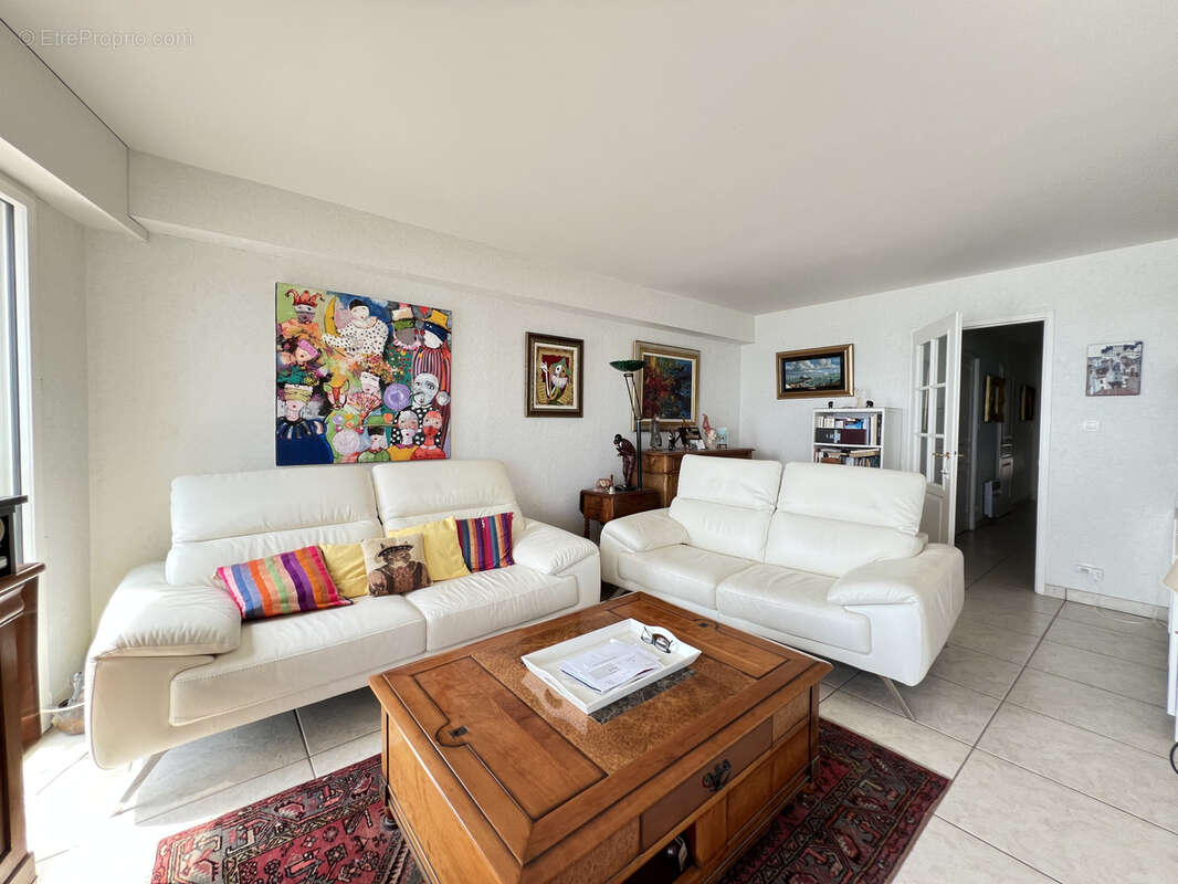 Face mer  Les Sables-d'Olonne   APPARTEMENT T4   3 chambres   Parking privatif   Cave - photo 4