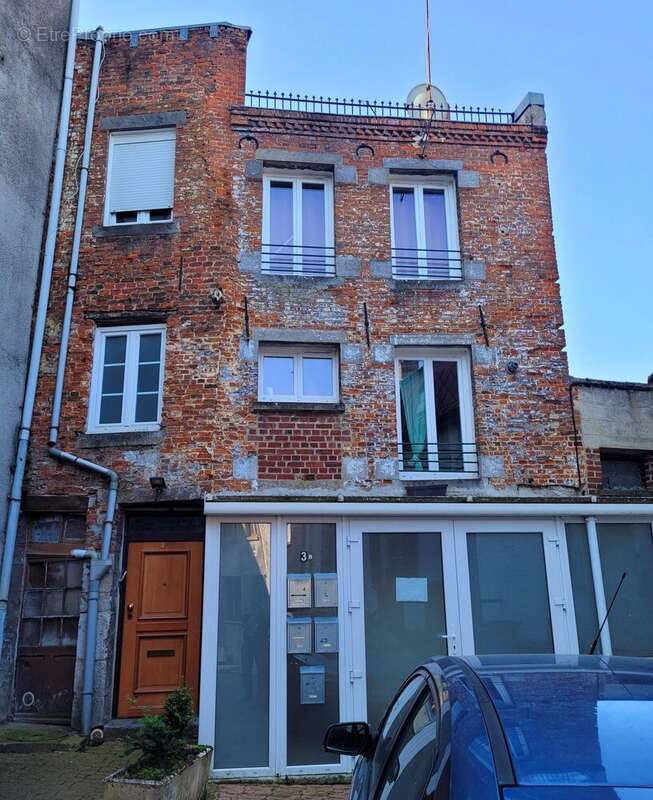 Maison à AVESNES-SUR-HELPE