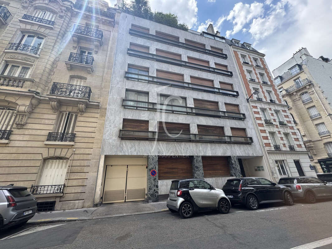 Parking 10 m² à Paris-16e  - photo 3