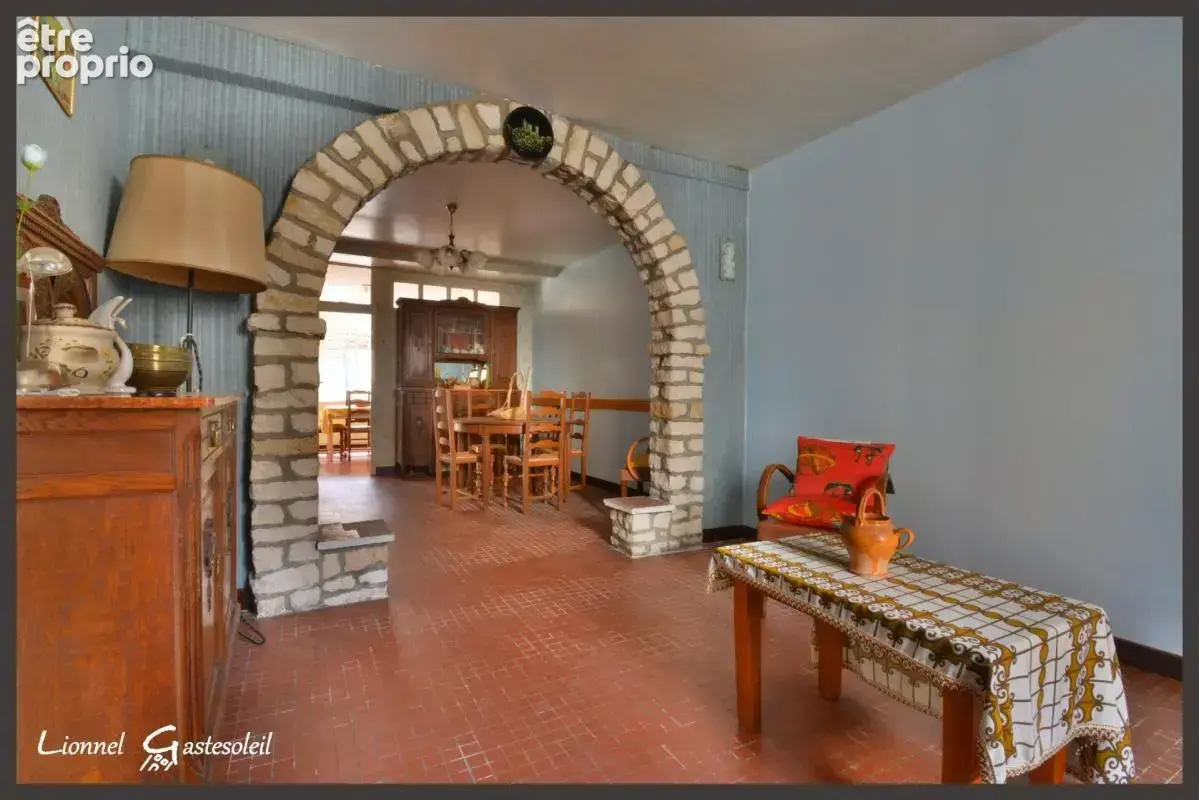 Maison de ville à vendre à rénover 2 chambres avec cour et petite dépendance à SAINTE FOY LA GRANDE (33) - photo 4