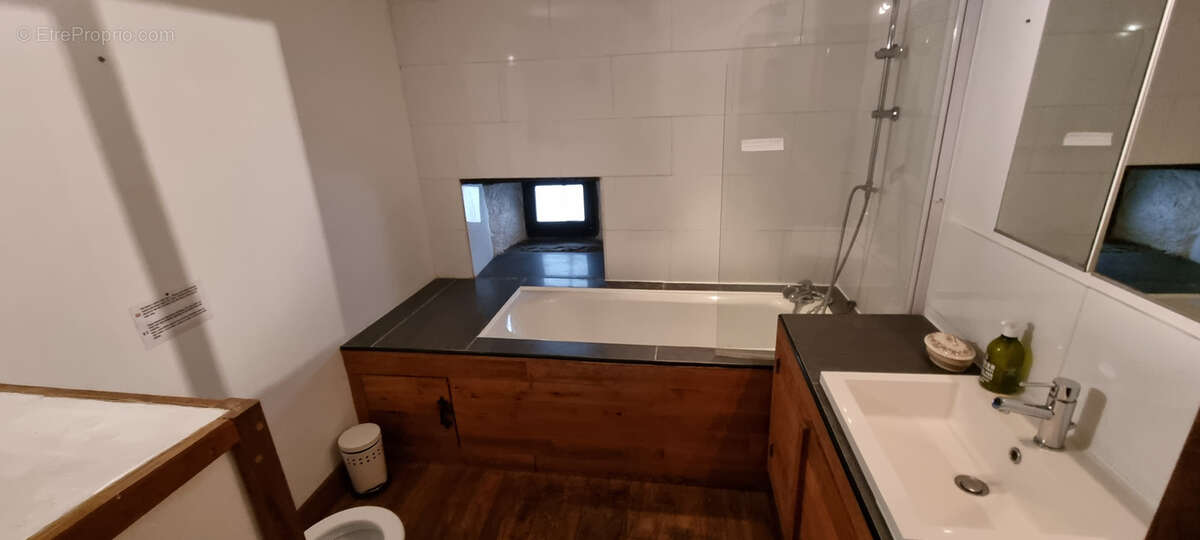 Maison à LACROIX-BARREZ