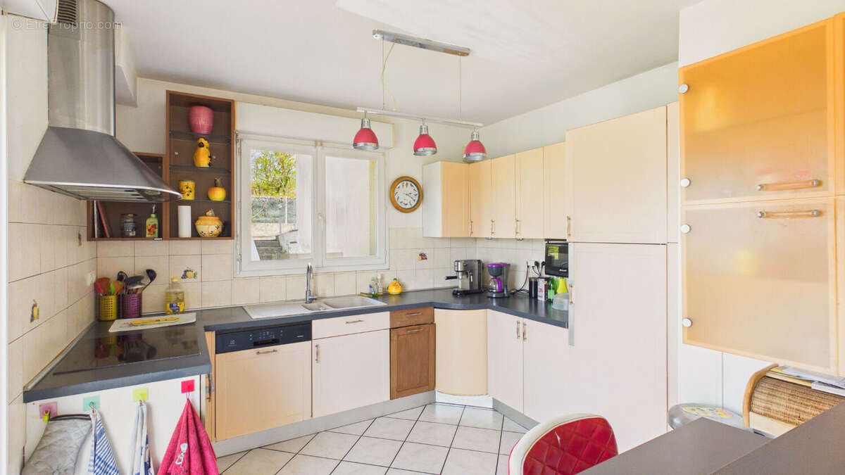 Belle maison de 134m2 avec magnifique vue panoramique. - photo 11