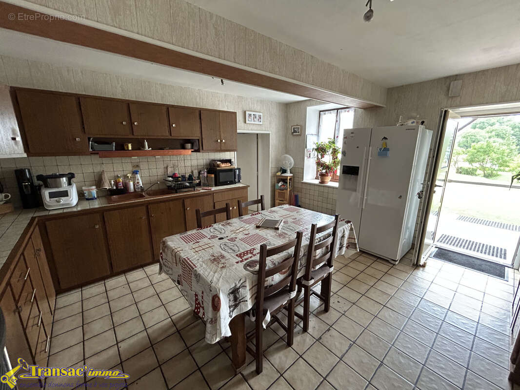 Corps de ferme 4 pièces 118m2 avec dépendances et terrain - photo 4