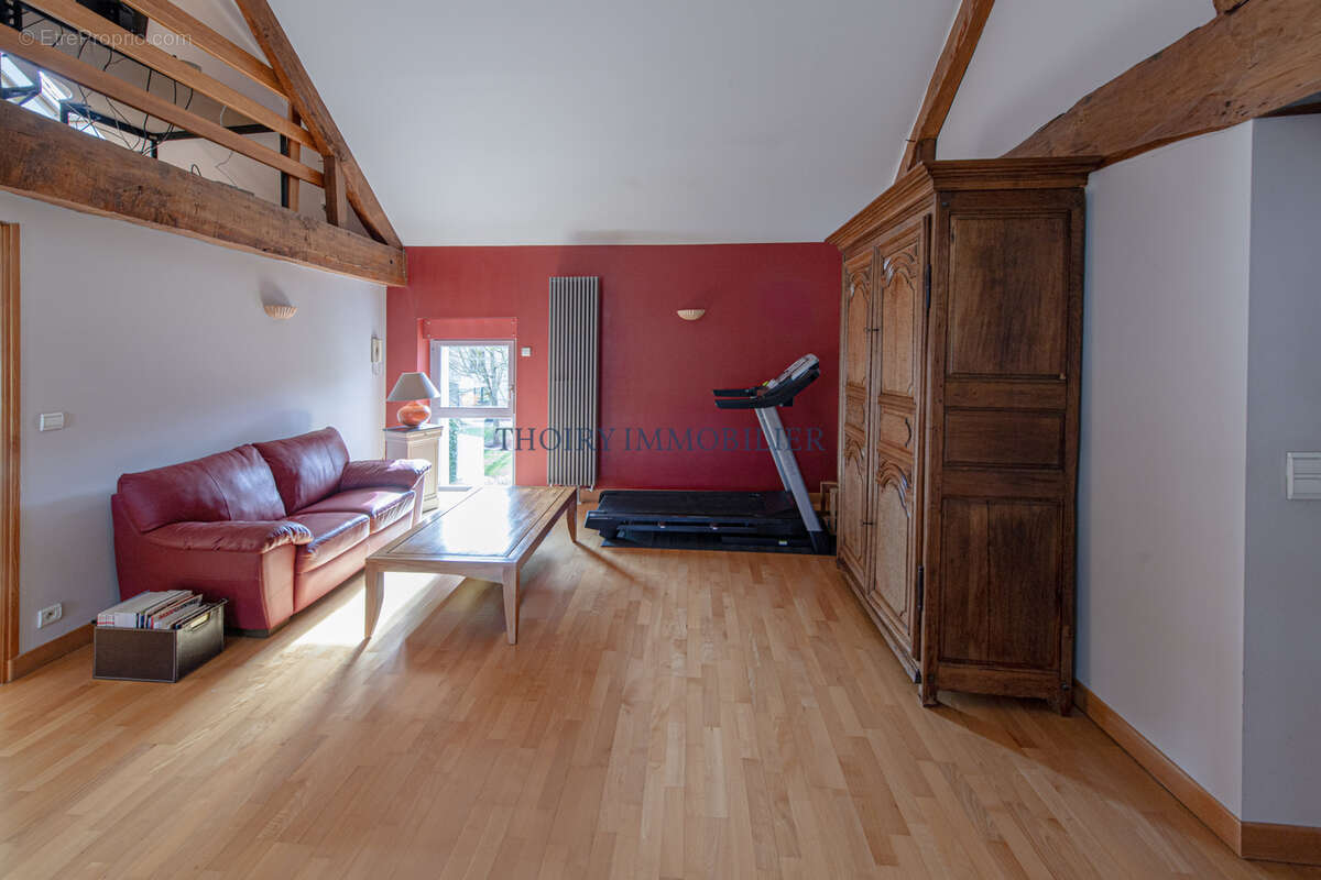 Propriété du 19e siècle en pierres apparentes de 210 m2 habitables + dépendance sur 1281 m2 de terrain - photo 12