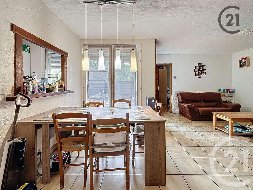 Appartement à SAVIGNY-LE-TEMPLE