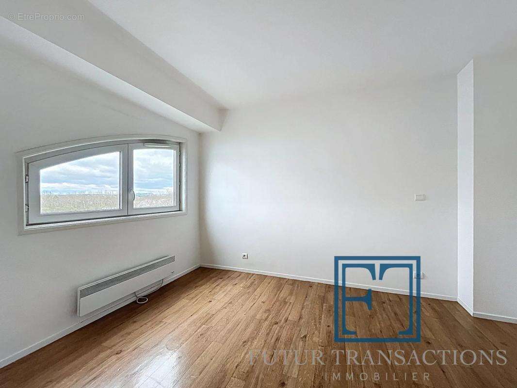 Appartement à VOISINS-LE-BRETONNEUX