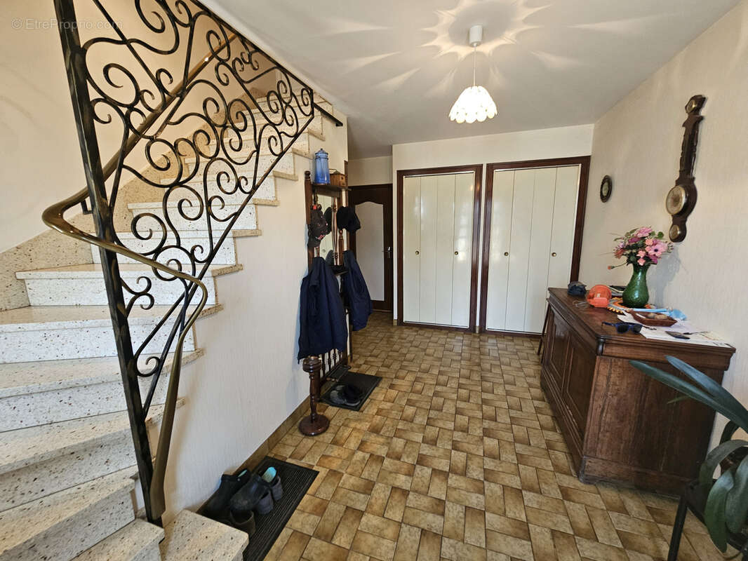 Maison à SAINT-LEONARD-DE-NOBLAT