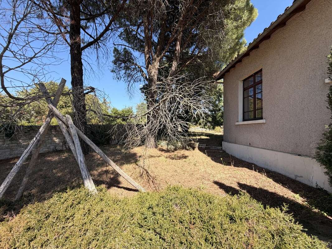 Maison de ville avec garage et beau potentiel au cœur de Ruffec - photo 20