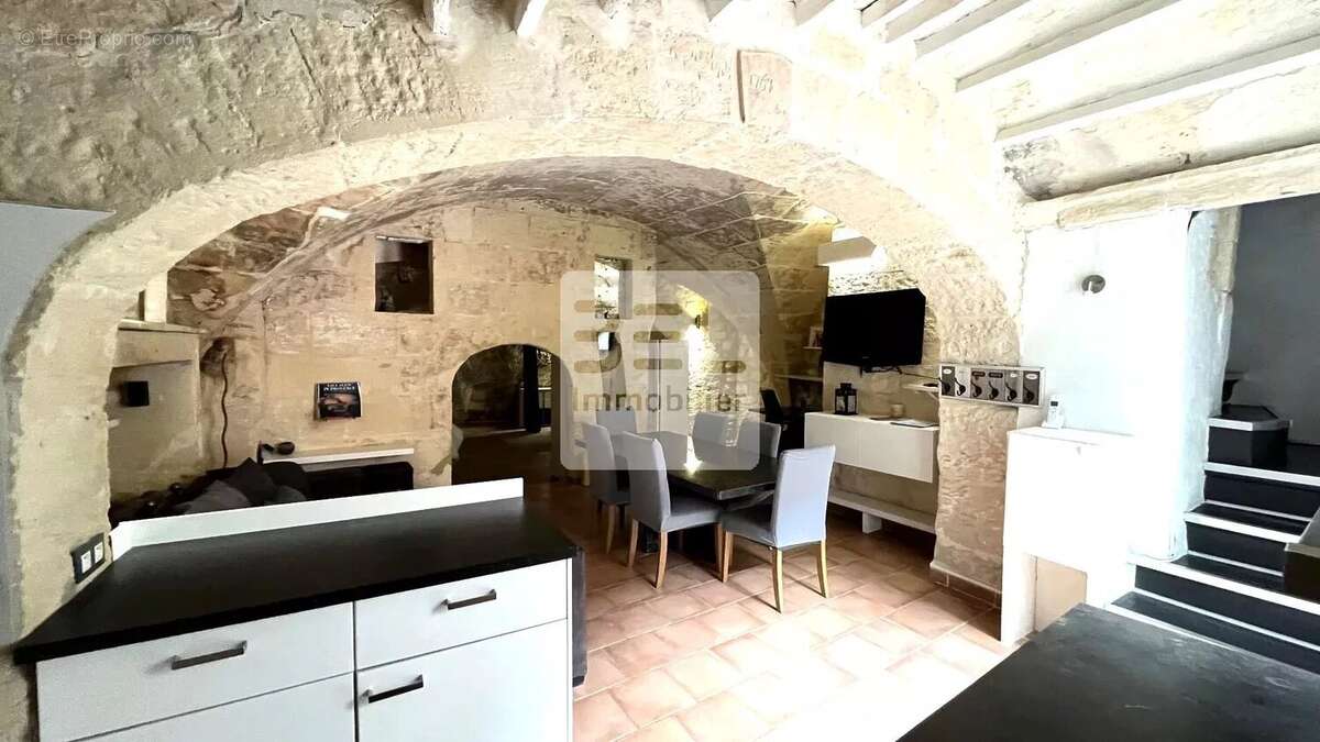 Surprenante  et insolite maison troglodyte dans les alpilles - photo 7