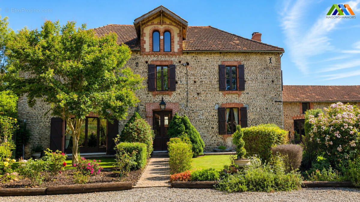 Maison 450 m² à Vic-En-Bigorre  - photo 1