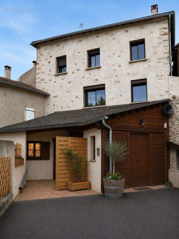 Maison à LA LLAGONNE