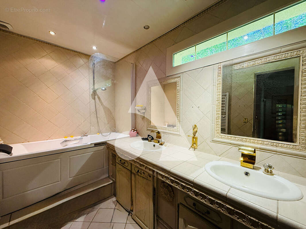 Maison à ARNIERES-SUR-ITON