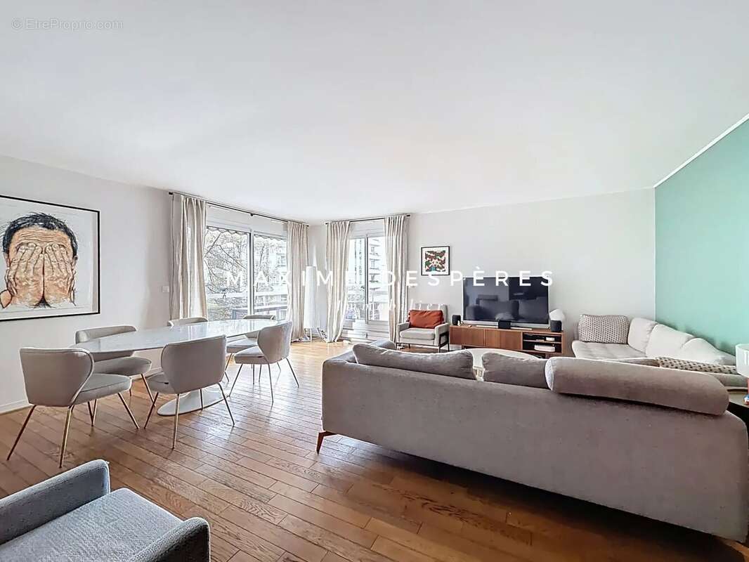 Appartement à COURBEVOIE