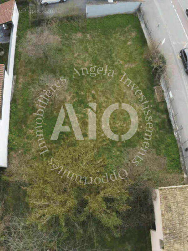 Terrain à LA BOISSE