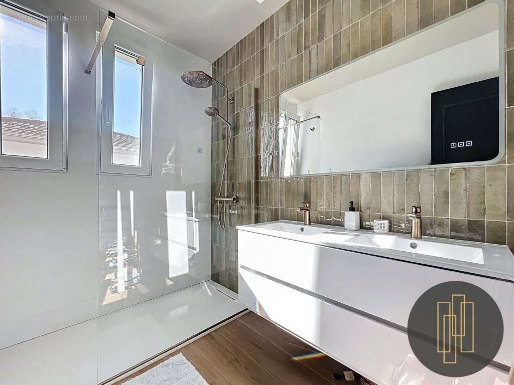 Maison à NEUVILLE-SUR-SAONE