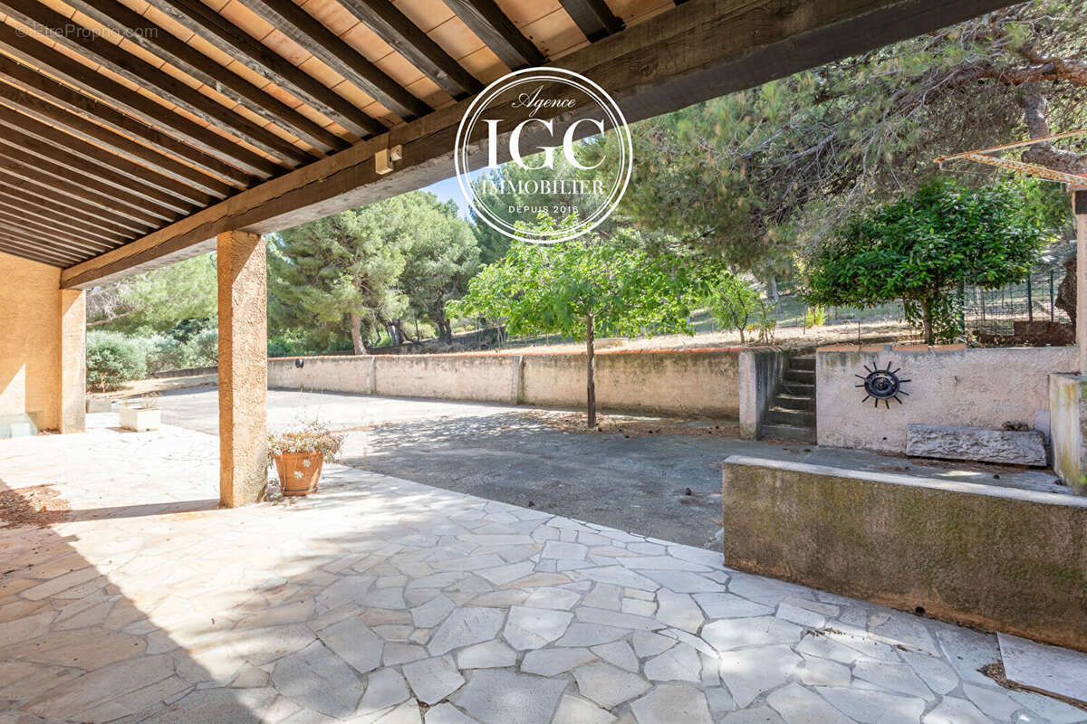 Maison à CHATEAUNEUF-LES-MARTIGUES