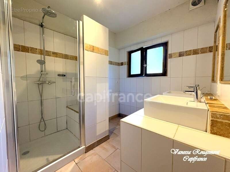 Maison familiale de 140 m² avec jardin arboré et dépendance – Poilly-sur-Tholon - photo 5