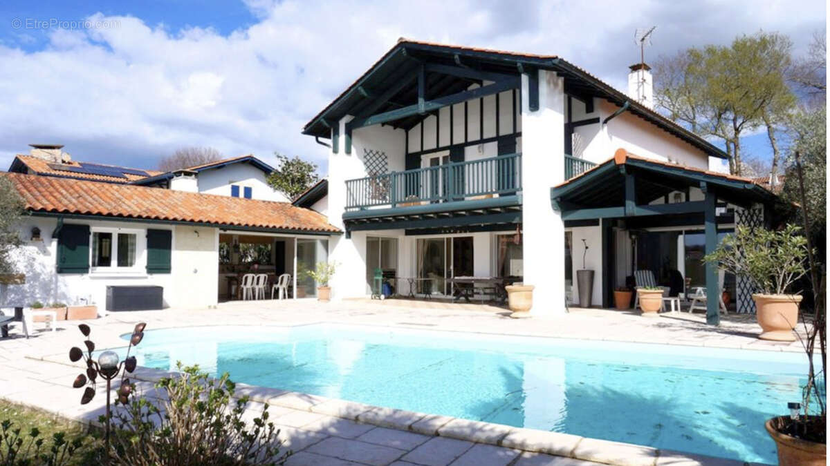 Maison à BASSUSSARRY
