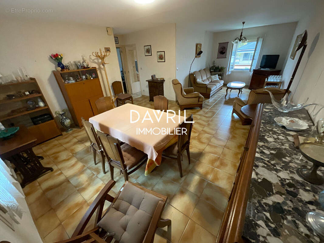 Maison à MAURECOURT